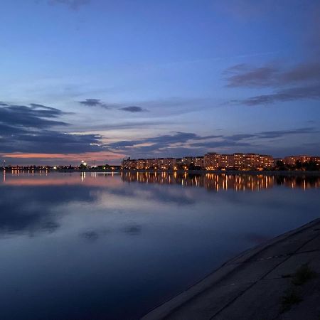 Horizon View Villa - Lakefront Terrace Suite Boekarest Buitenkant foto